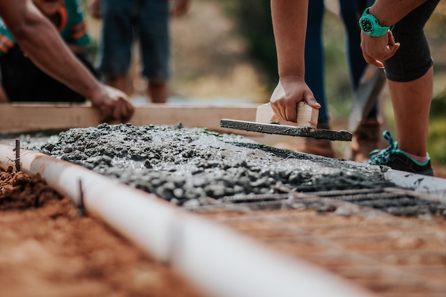 fondation-beton-hommes